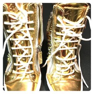 Authentic Giuseppe Zanotti Women’s Gold Sneakers